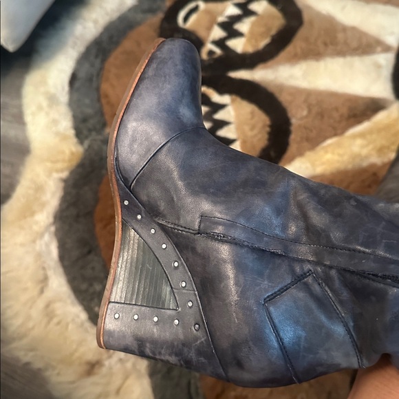 Authentic UGG RARE  Distressed  bluish Greyish Beautiful Wedge Boots 8 1/2 - 9 🎉 - Picture 1 of 14